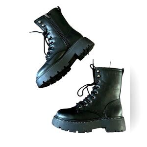 Wild Fable Women’s Logan Lugs Combat Boot Size 7